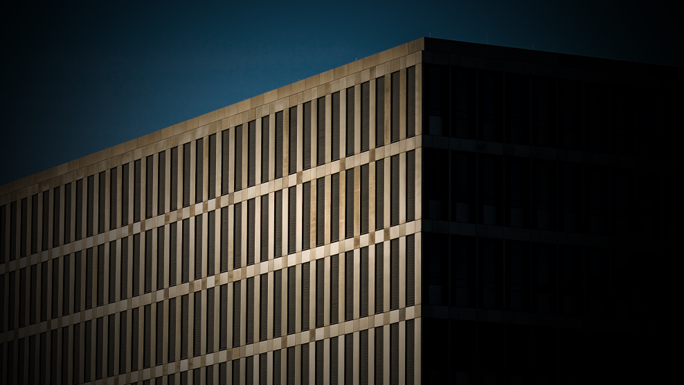 Außenfassade der BND-Zentrale schimmert goldfarben